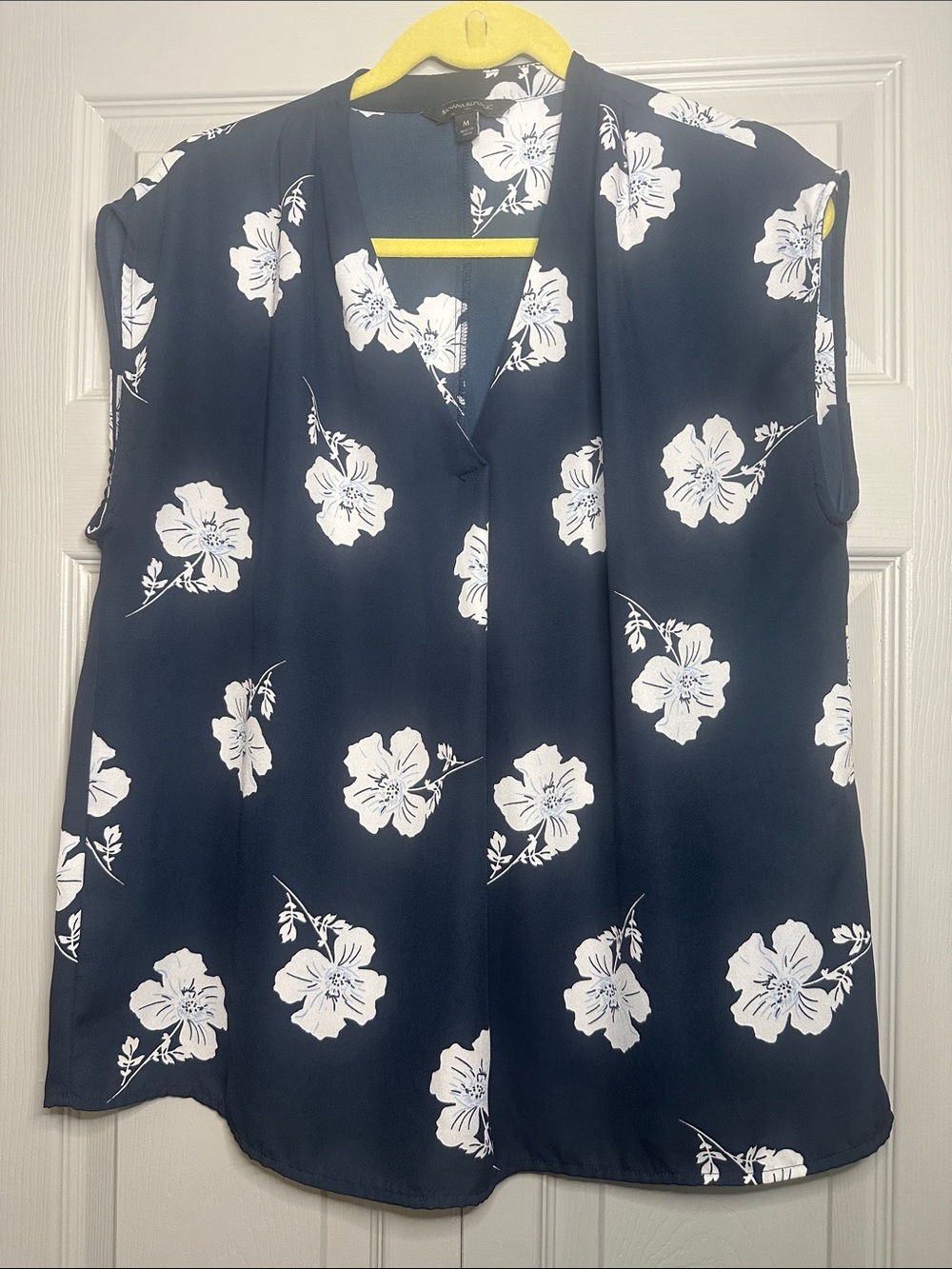 Banana Republic Navy and White Floral V-Neck Sleeveless Blouse